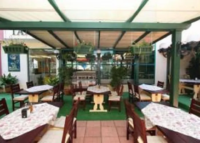 таня Хотел 3*