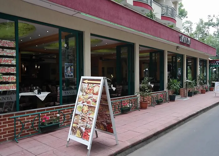 таня Хотел 3*